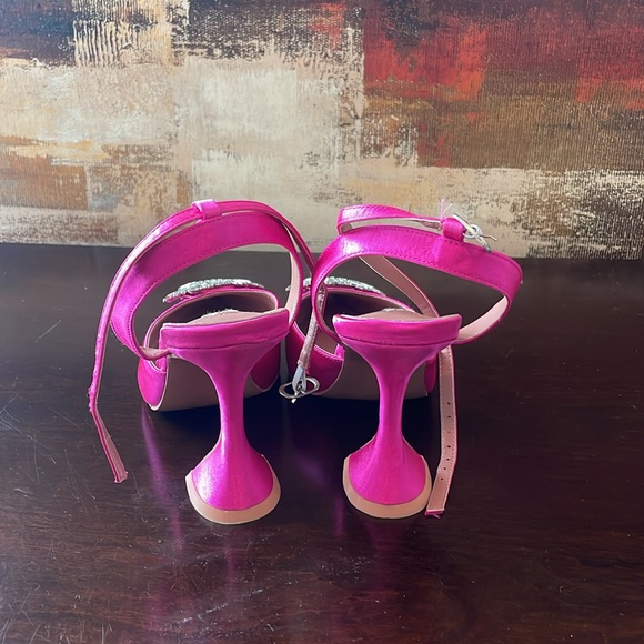 Pink strappy shoes - Picture 2 of 3